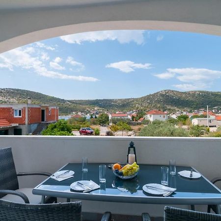 Kuca Za Odmor Jadra&Sina Apartment Vinisce Bagian luar foto