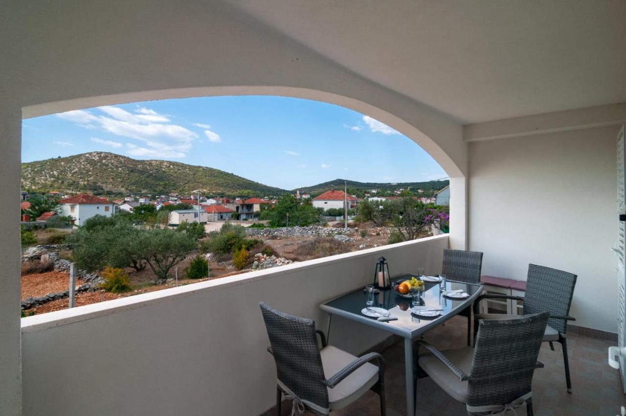 Kuca Za Odmor Jadra&Sina Apartment Vinisce Bagian luar foto