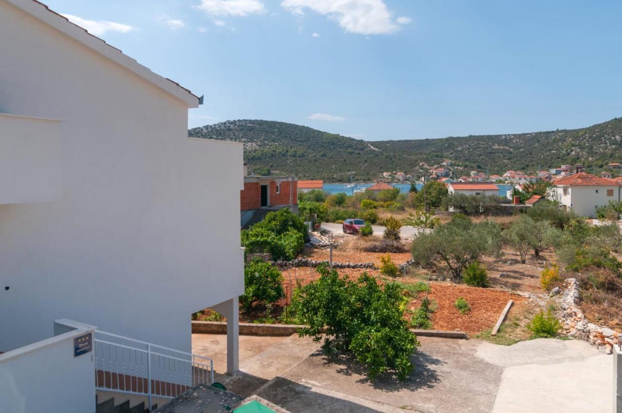 Kuca Za Odmor Jadra&Sina Apartment Vinisce Bagian luar foto