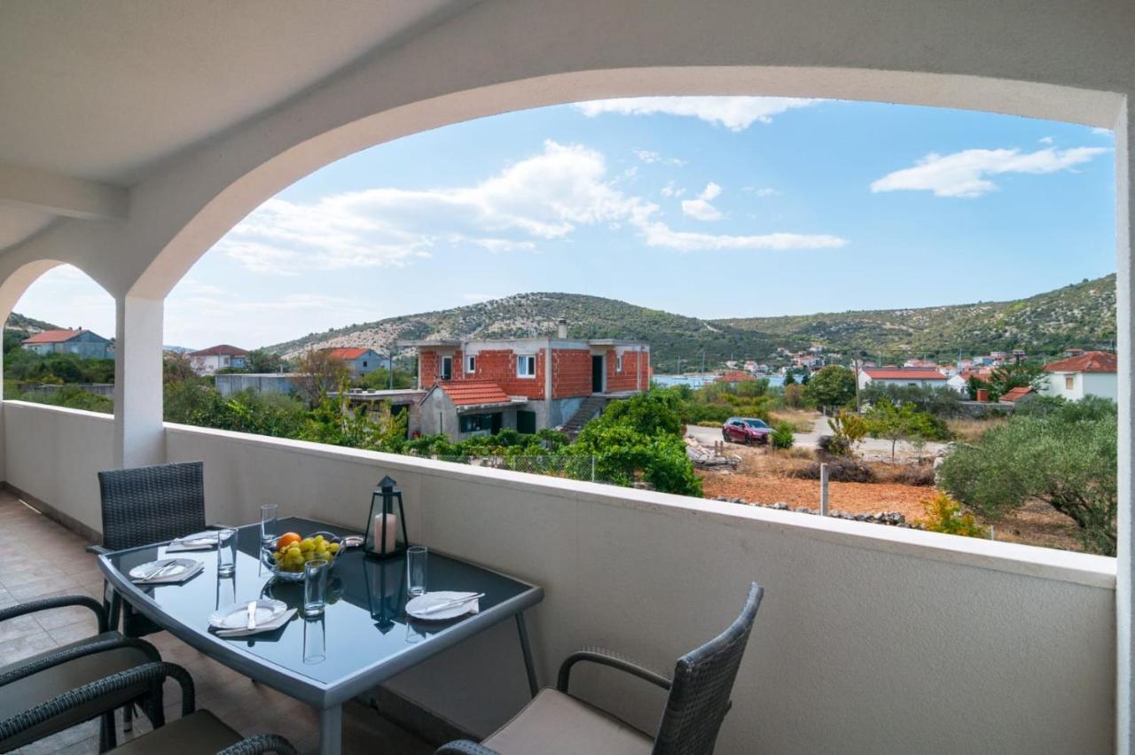 Kuca Za Odmor Jadra&Sina Apartment Vinisce Bagian luar foto