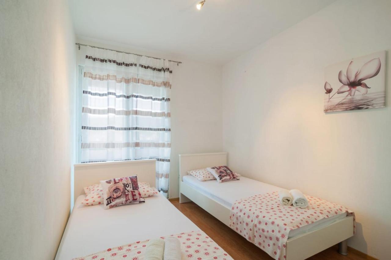 Kuca Za Odmor Jadra&Sina Apartment Vinisce Bagian luar foto