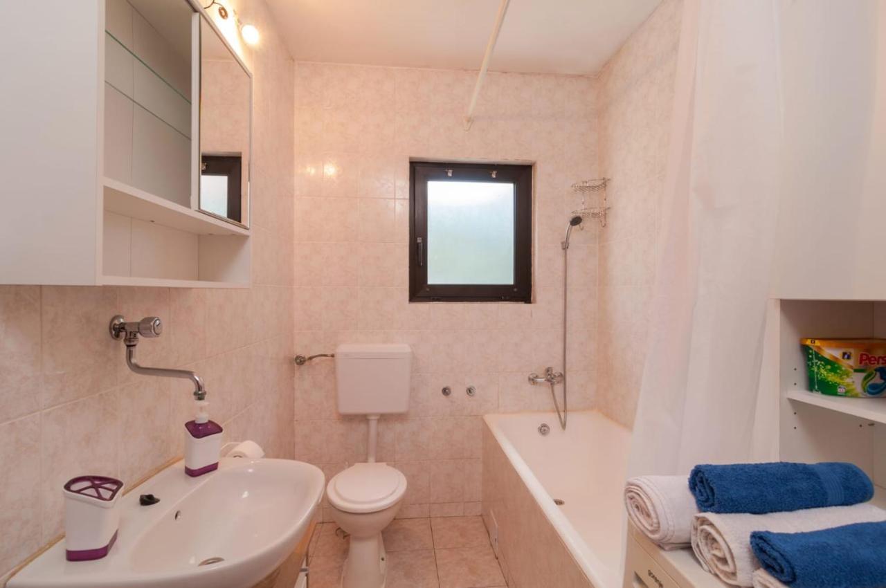 Kuca Za Odmor Jadra&Sina Apartment Vinisce Bagian luar foto