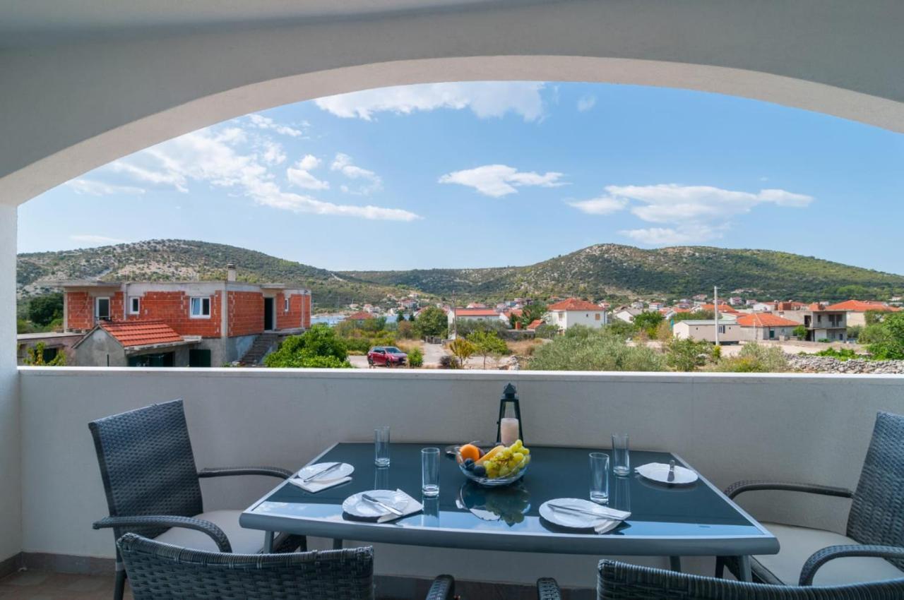 Kuca Za Odmor Jadra&Sina Apartment Vinisce Bagian luar foto